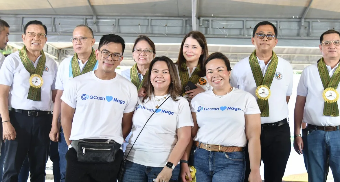 GCash executives and Naga City officials at the Paleng-QR Ph launch